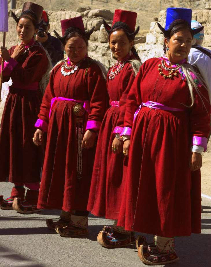 Traditional dress Ladakhi women with turquoise hats Perak during Ladakh  festival Leh Ladakh India Stock Photo - Alamy