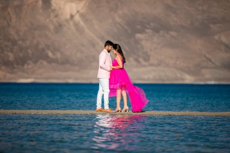 Read more about the article Pangong Tso: A Canvas of Colors for Your Love Story